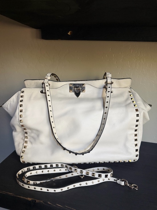 Valentino Garavani Handbags - Valentino Garavani rockstud white bag